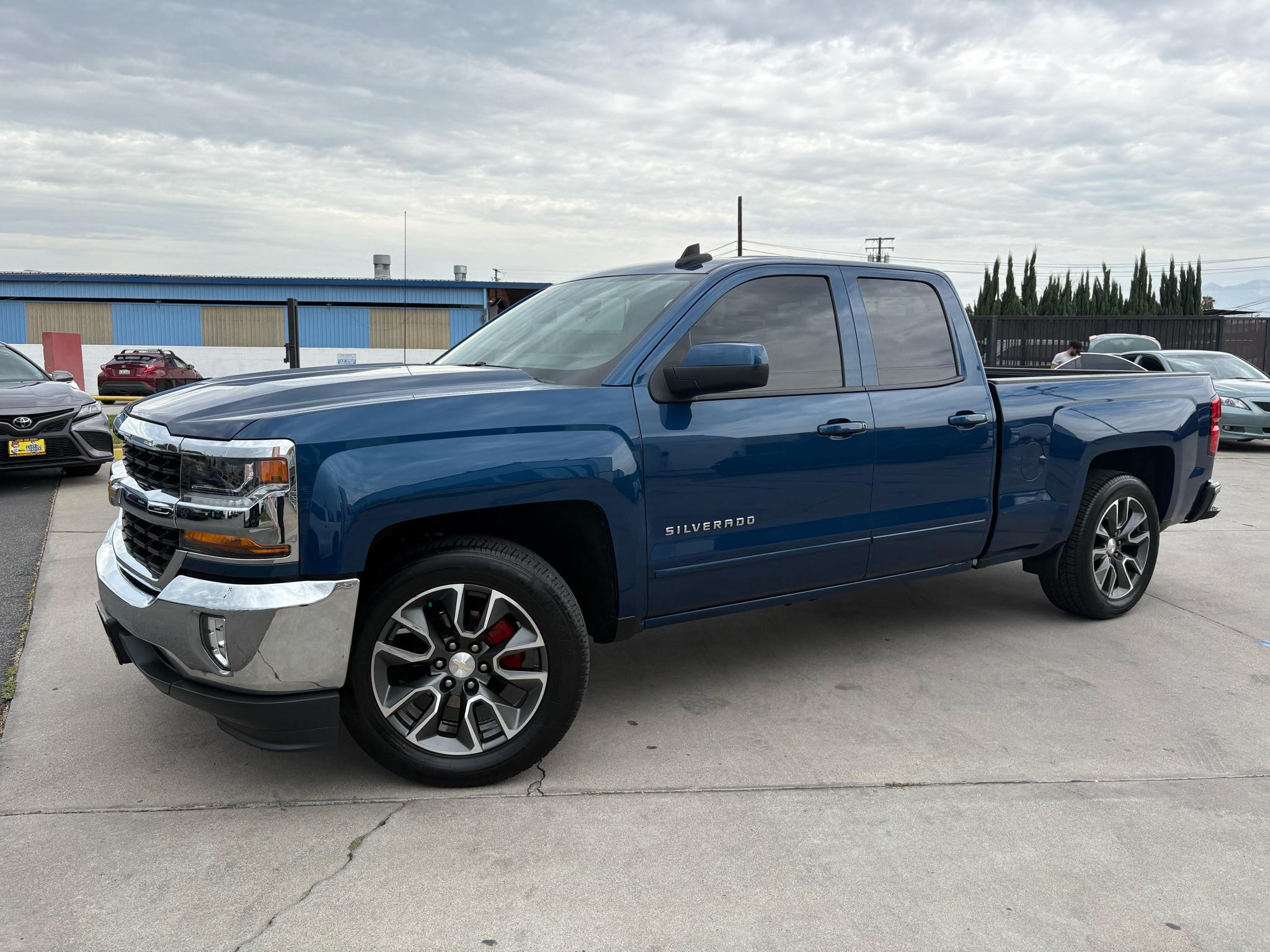 chevrolet silverado 1500 2018 2GCRCREC1J1111281 image chevrolet silverado 1500 2018 2GCRCREC1J1111281 image
